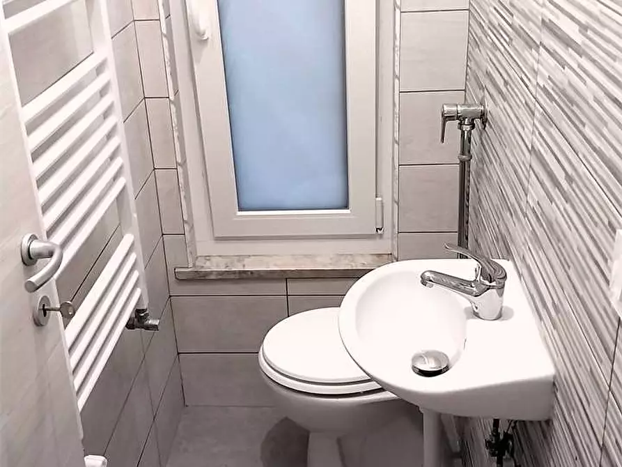 Immagine 11 di Negozio in affitto  in Corso Francia 143 a Collegno