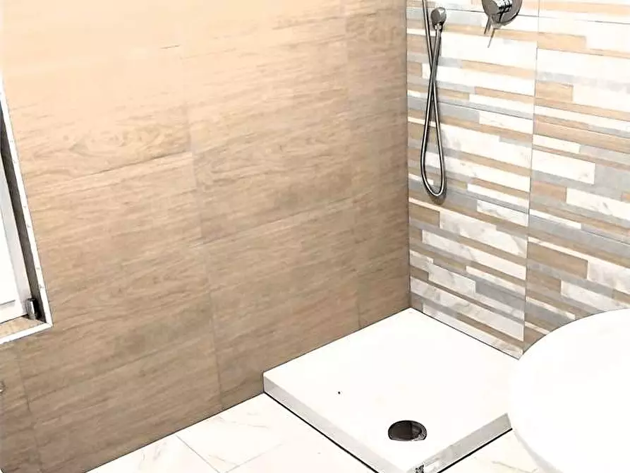 Immagine 10 di Negozio in affitto  in Corso Francia 143 a Collegno