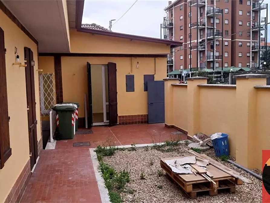 Immagine 14 di Negozio in affitto  in Corso Francia 143 a Collegno