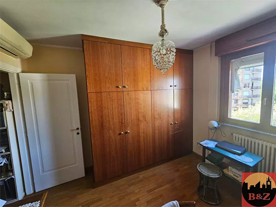 Immagine 9 di Quadrilocale in vendita  in Corso Umbria 48 a Torino