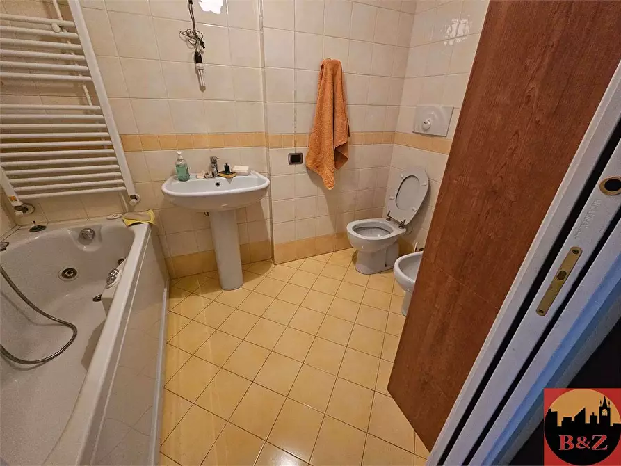 Immagine 15 di Quadrilocale in vendita  in Corso Umbria 48 a Torino