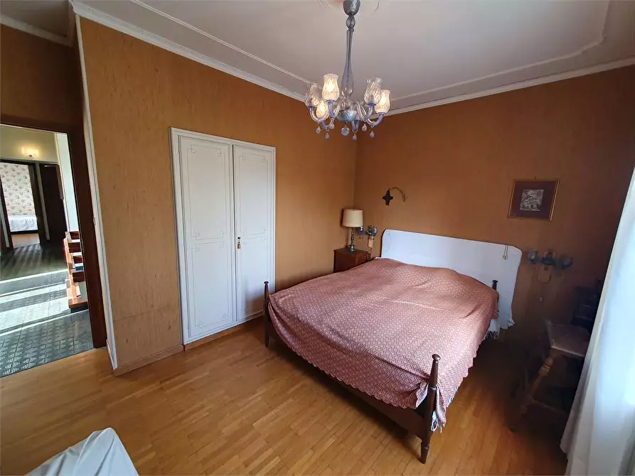 Immagine 25 di Villa in vendita  in Viale del castello 2 a Reano