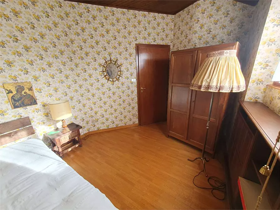 Immagine 26 di Villa in vendita  in Viale del castello 2 a Reano