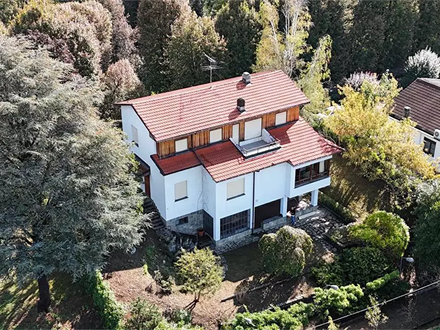 Immagine 1 di Villa in vendita  in Viale del castello 2 a Reano