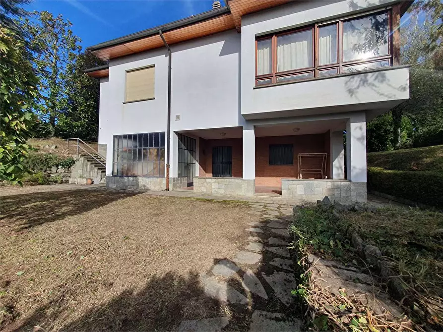 Immagine 7 di Villa in vendita  in Viale del castello 2 a Reano