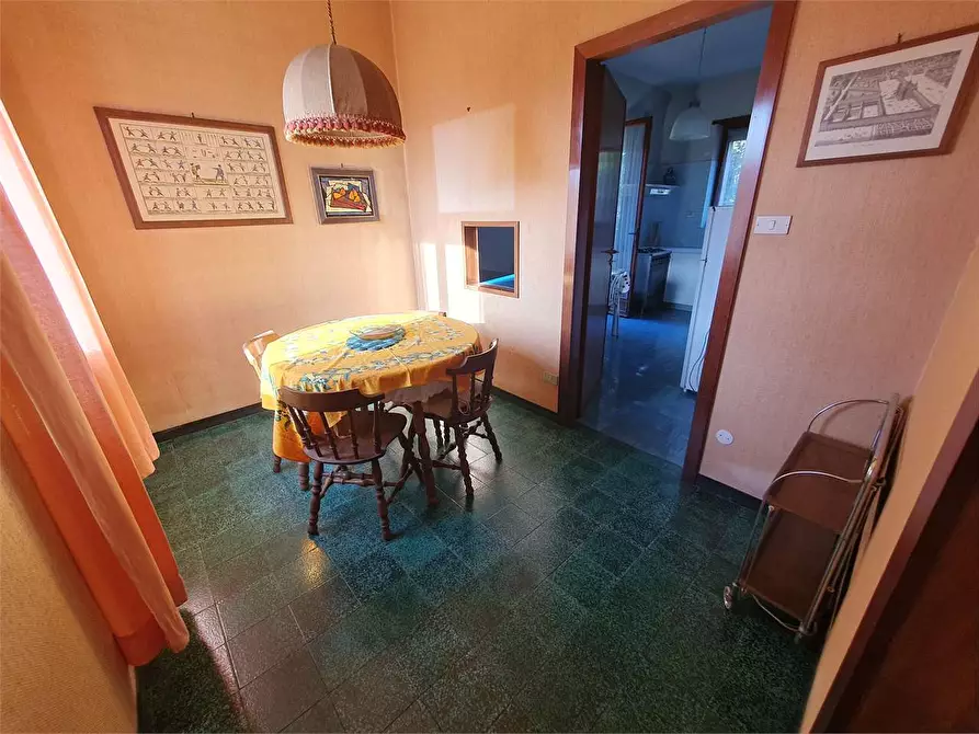 Immagine 18 di Villa in vendita  in Viale del castello 2 a Reano