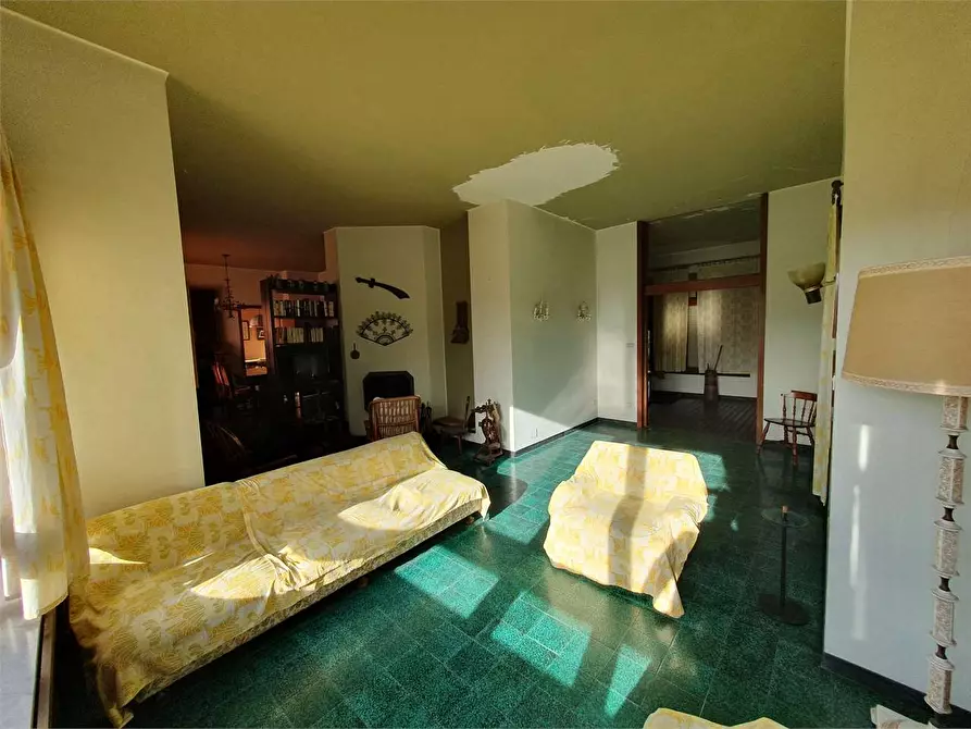 Immagine 13 di Villa in vendita  in Viale del castello 2 a Reano