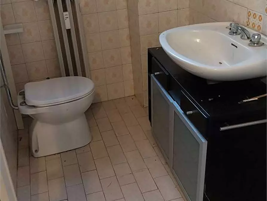 Immagine 15 di Negozio in affitto  in Via Po 12 a Rivoli