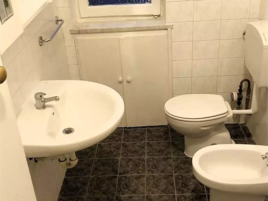 Immagine 10 di Bilocale in affitto  in via Leumann 21 a Rivoli