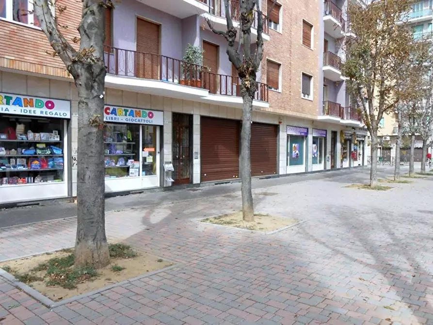 Immagine 2 di Negozio in vendita  in Viale Vittoria  36/a a Alpignano