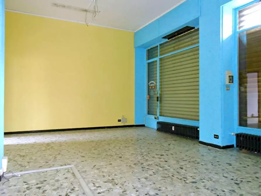 Immagine 8 di Negozio in vendita  in Viale Vittoria  36/a a Alpignano