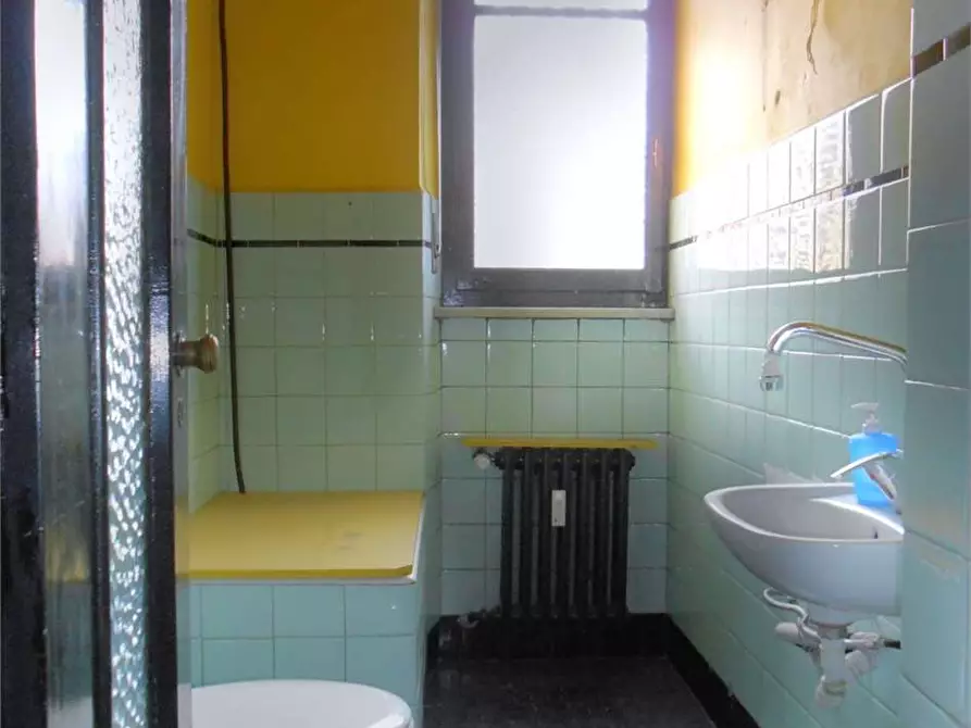 Immagine 20 di Negozio in vendita  in Viale Vittoria  36/a a Alpignano