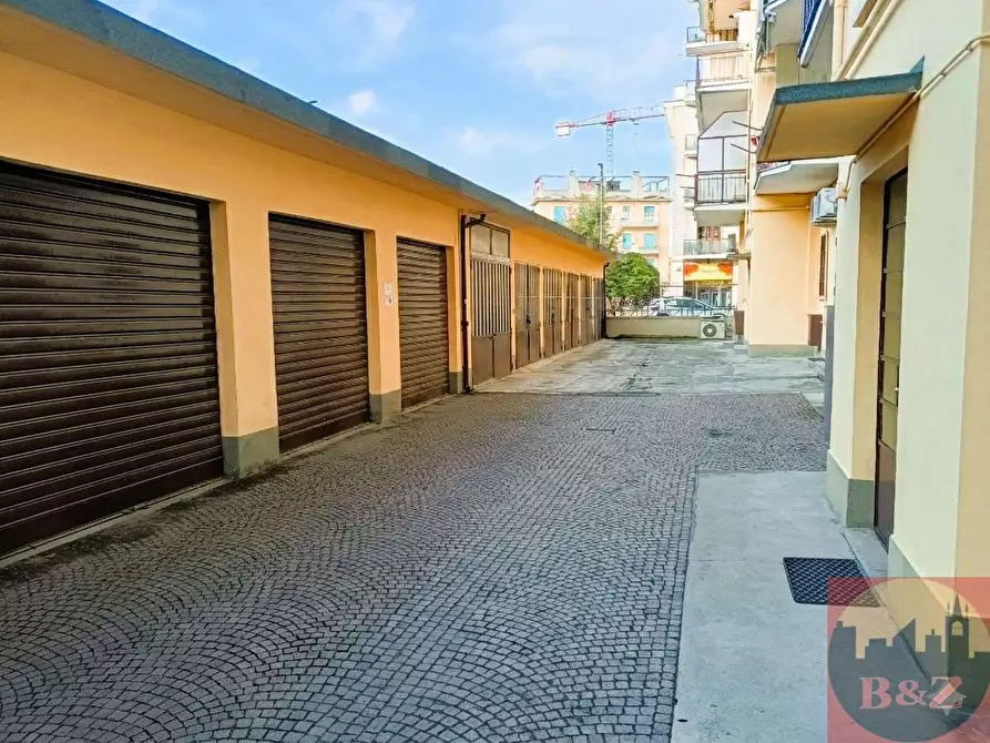 Immagine 35 di Negozio in vendita  in Viale Vittoria  36/a a Alpignano