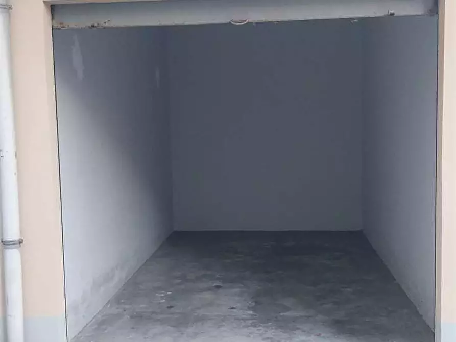 Immagine 2 di Garage in affitto  a Rivoli