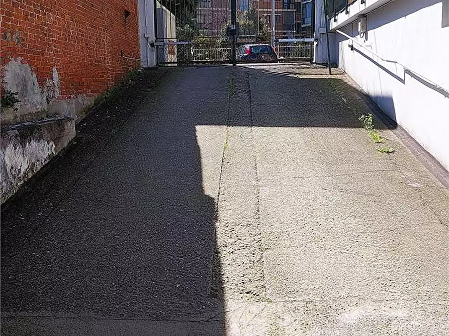 Immagine 5 di Posto auto in vendita  in Via Po 20 a Rivoli