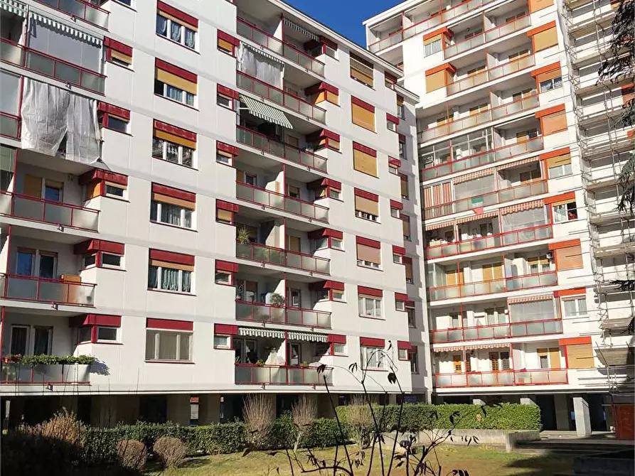 Immagine 11 di Negozio in vendita  in Viale Radich 21 a Grugliasco