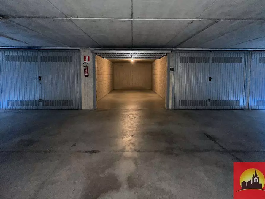 Immagine 3 di Garage in vendita  in Strada del Portone 21/A a Torino