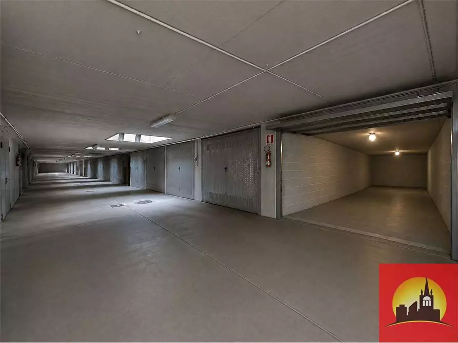 Immagine 2 di Garage in vendita  in Strada del Portone 21/A a Torino