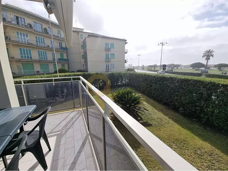Immagine 25 di Quadrilocale in vendita  in Alfredo Belluomini 20 a Viareggio