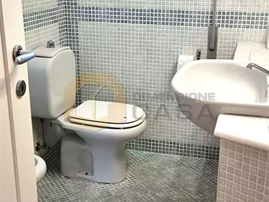 Immagine 35 di Quadrilocale in vendita  in Alfredo Belluomini 20 a Viareggio