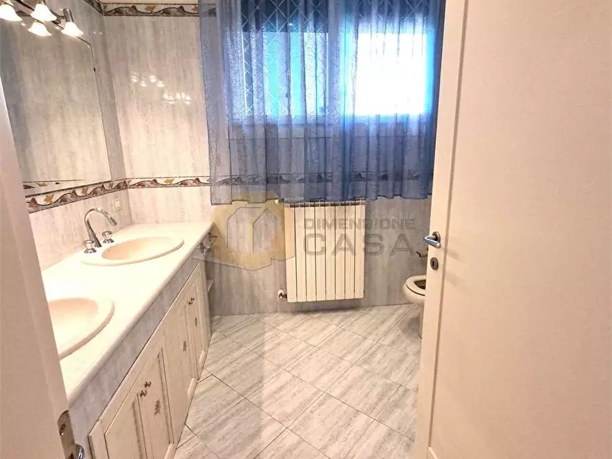 Immagine 38 di Quadrilocale in vendita  in Alfredo Belluomini 20 a Viareggio