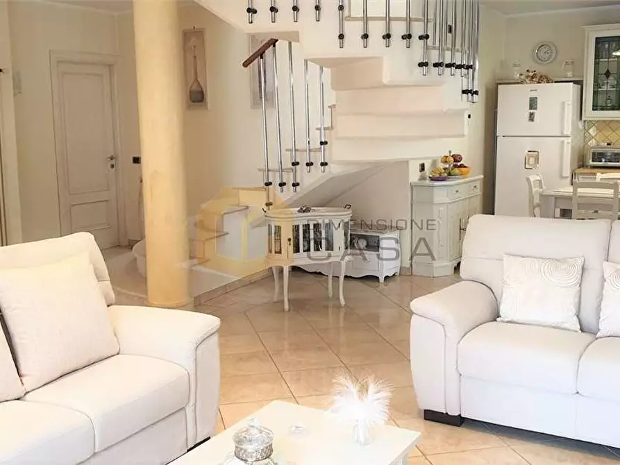 Immagine 10 di Villa in vendita  in G. Schicchi a Viareggio