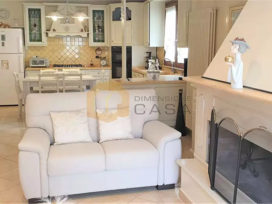 Immagine 12 di Villa in vendita  in G. Schicchi a Viareggio