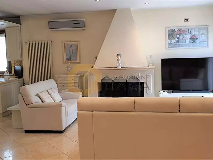 Immagine 13 di Villa in vendita  in G. Schicchi a Viareggio