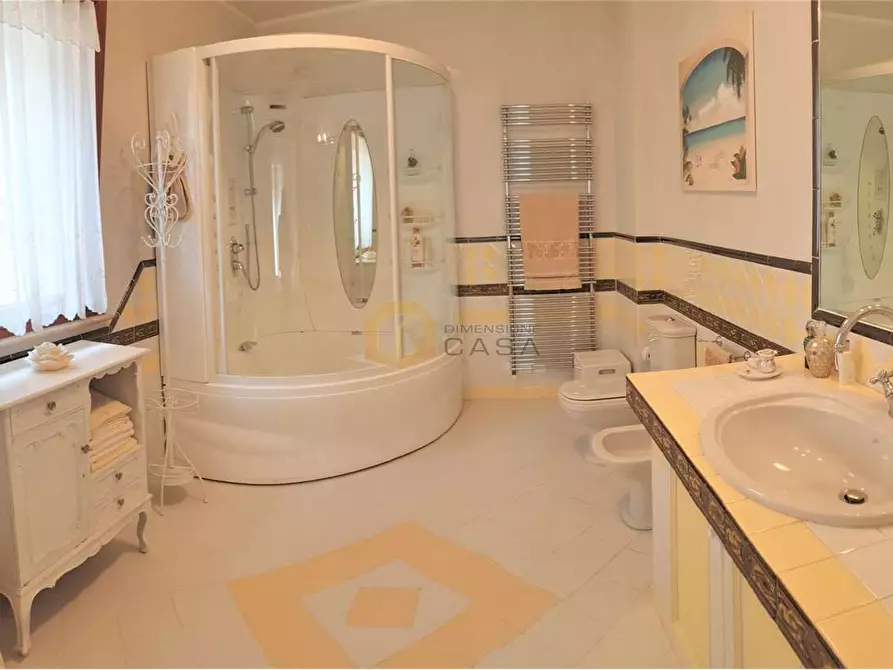 Immagine 16 di Villa in vendita  in G. Schicchi a Viareggio