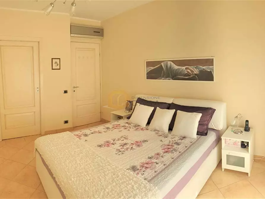 Immagine 18 di Villa in vendita  in G. Schicchi a Viareggio