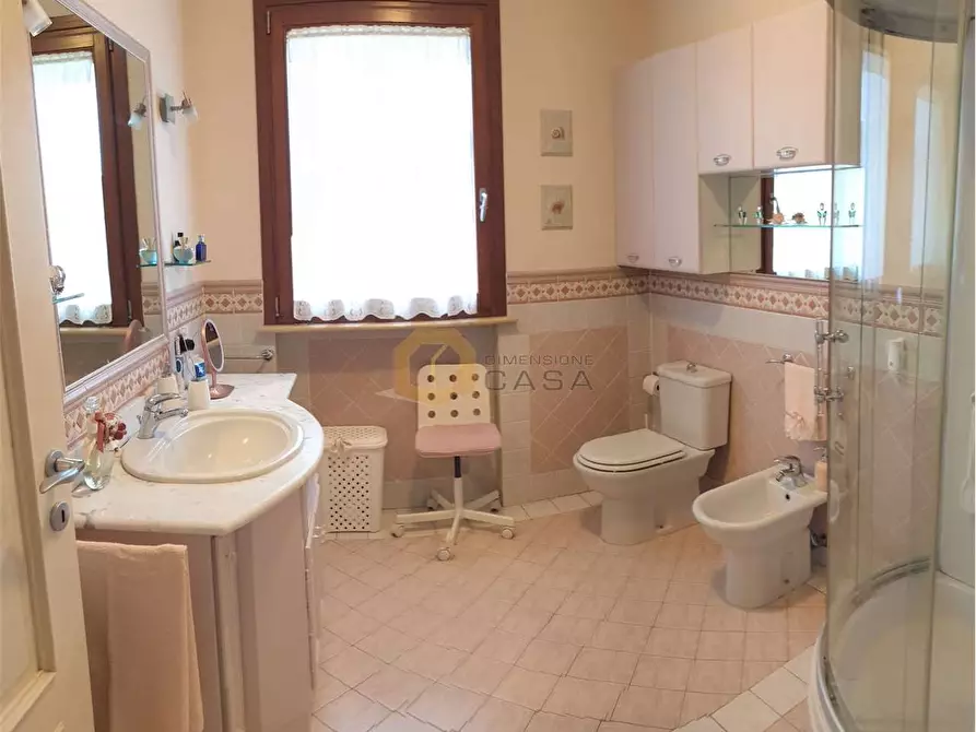 Immagine 23 di Villa in vendita  in G. Schicchi a Viareggio