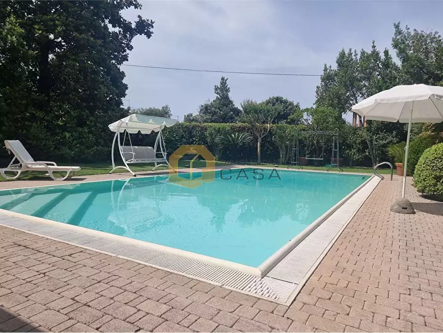 Immagine 1 di Villa in vendita  in pennelle 4 a Camaiore