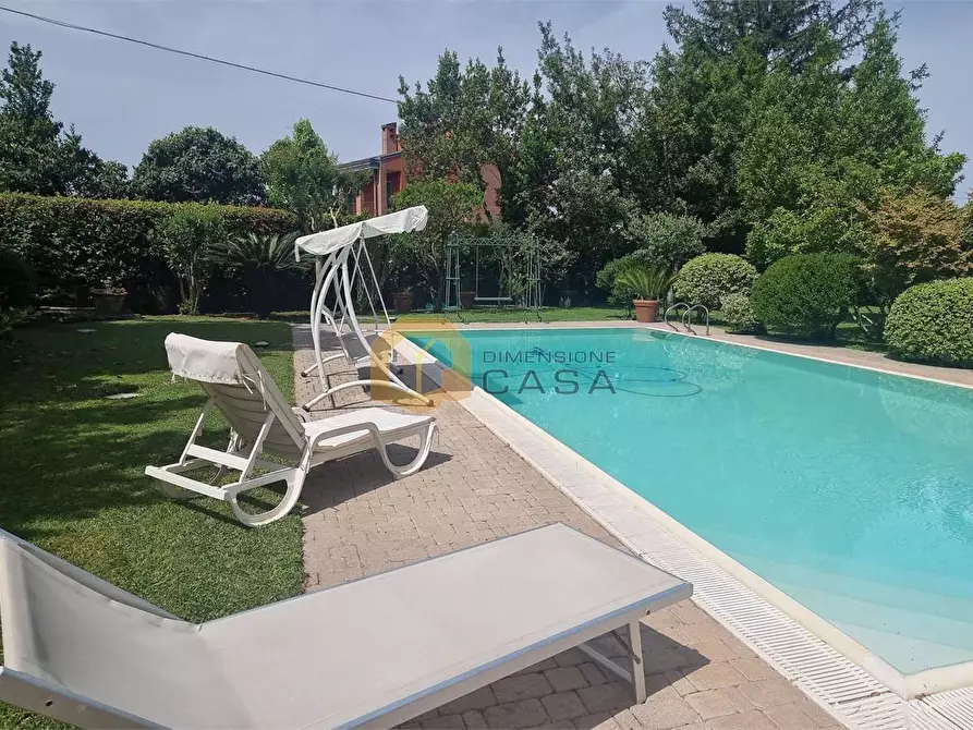 Immagine 4 di Villa in vendita  in pennelle 4 a Camaiore