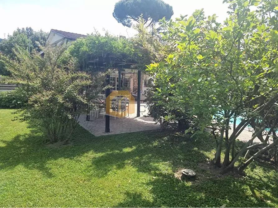 Immagine 5 di Villa in vendita  in pennelle 4 a Camaiore