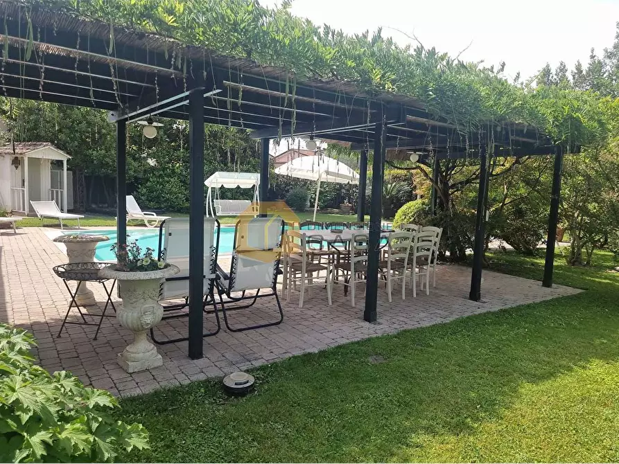 Immagine 6 di Villa in vendita  in pennelle 4 a Camaiore