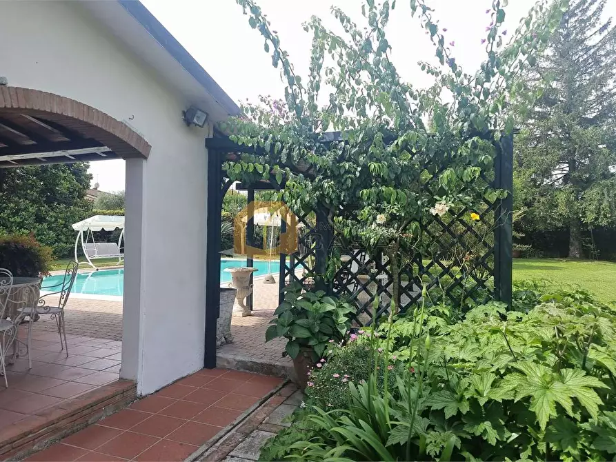 Immagine 7 di Villa in vendita  in pennelle 4 a Camaiore