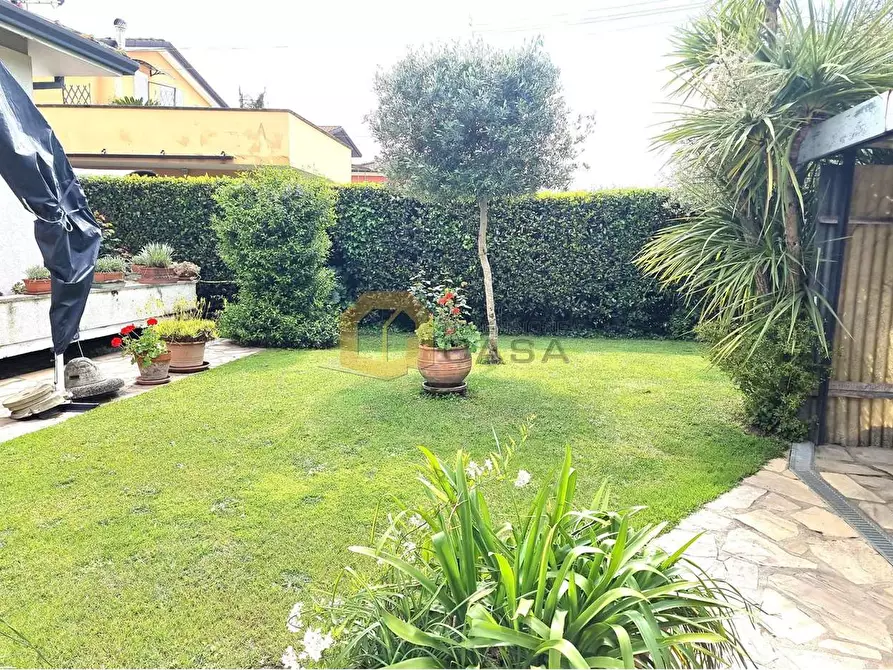 Immagine 4 di Villa in vendita  in Arginvecchio Nord 517 a Camaiore