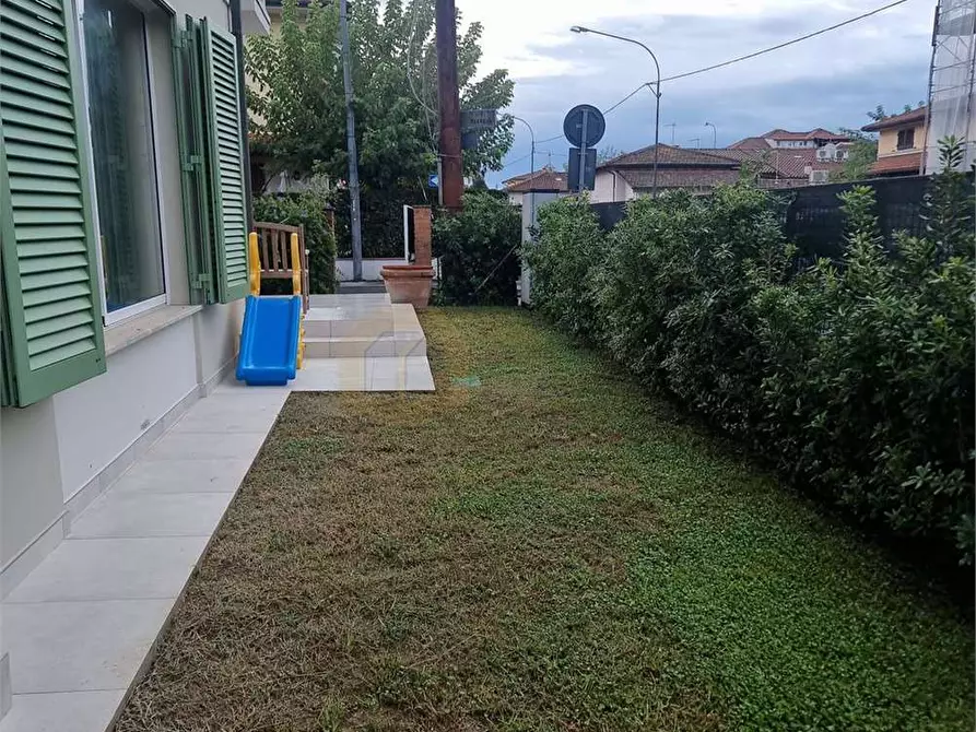 Immagine 40 di Porzione di casa in vendita  in Villeparisis a Pietrasanta