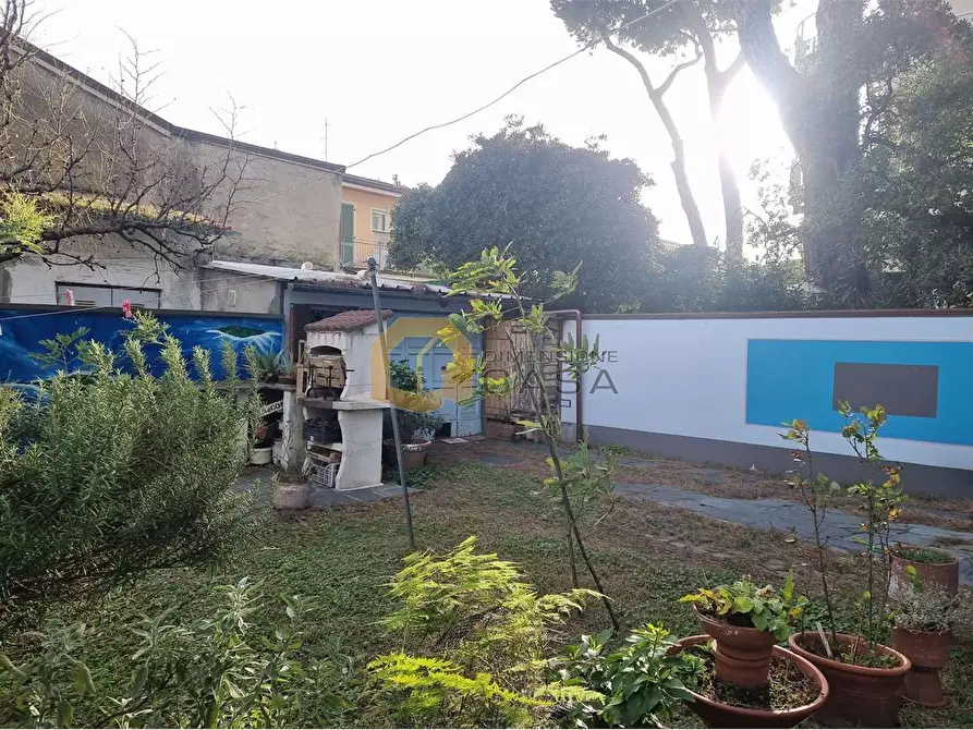 Immagine 29 di Villa in vendita  in Paolo Manfredi 17 a Camaiore