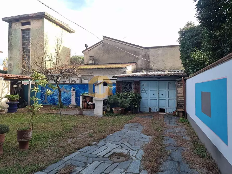 Immagine 30 di Villa in vendita  in Paolo Manfredi 17 a Camaiore
