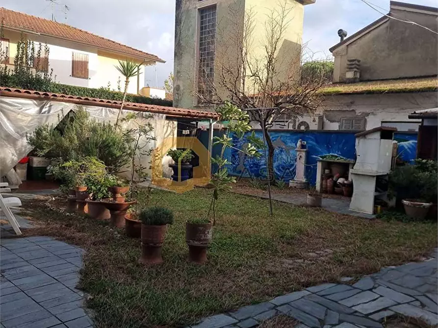 Immagine 32 di Villa in vendita  in Paolo Manfredi 17 a Camaiore