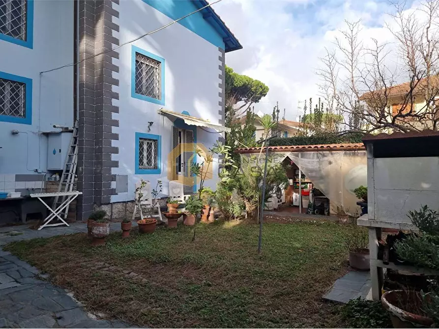 Immagine 35 di Villa in vendita  in Paolo Manfredi 17 a Camaiore