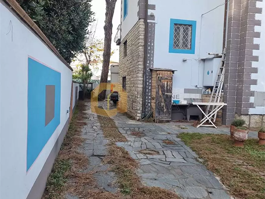 Immagine 36 di Villa in vendita  in Paolo Manfredi 17 a Camaiore