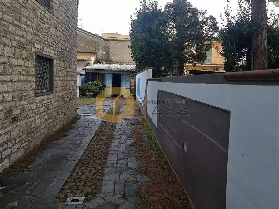 Immagine 37 di Villa in vendita  in Paolo Manfredi 17 a Camaiore