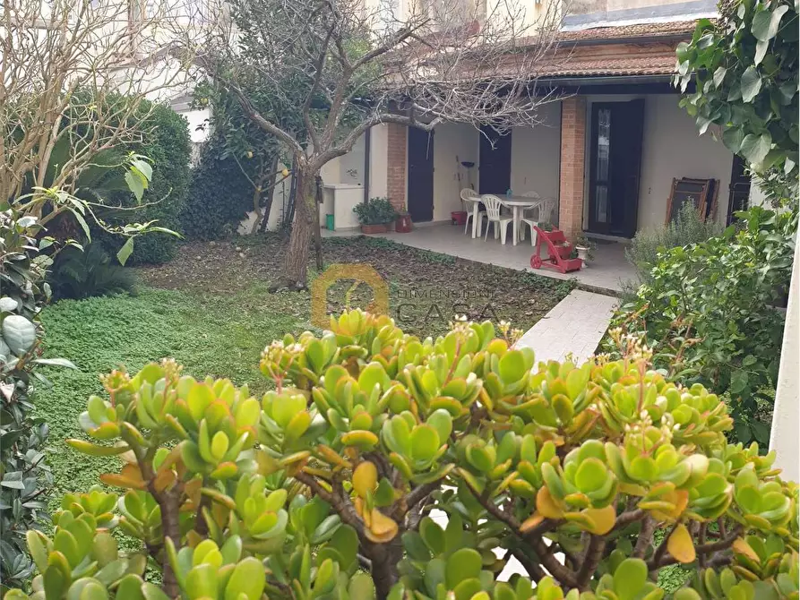 Immagine 3 di Bilocale in vendita  in Silvio Pellico 53 a Viareggio