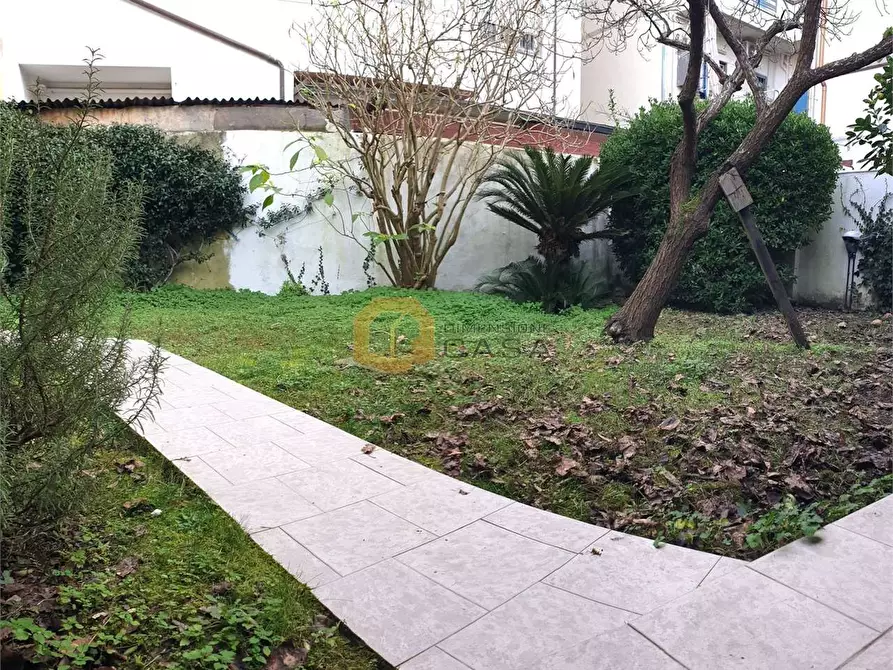 Immagine 23 di Bilocale in vendita  in Silvio Pellico 53 a Viareggio