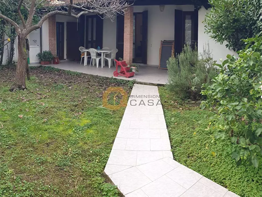 Immagine 35 di Bilocale in vendita  in Silvio Pellico 53 a Viareggio