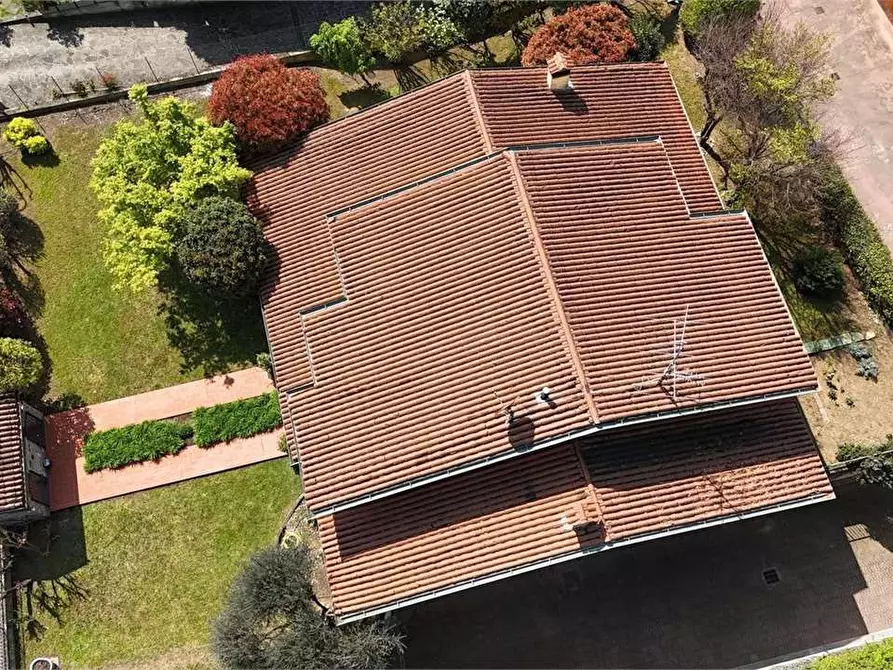 Immagine 2 di Villa in vendita  in P. Gennari 23 a Rezzato