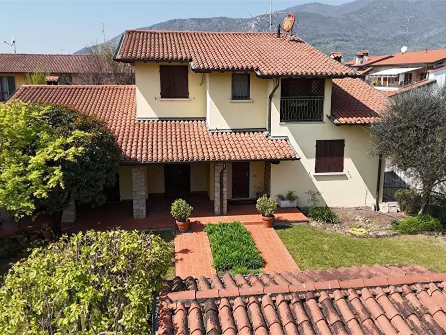 Immagine 4 di Villa in vendita  in P. Gennari 23 a Rezzato