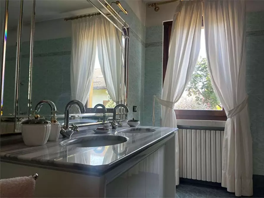 Immagine 9 di Villa in vendita  in P. Gennari 23 a Rezzato